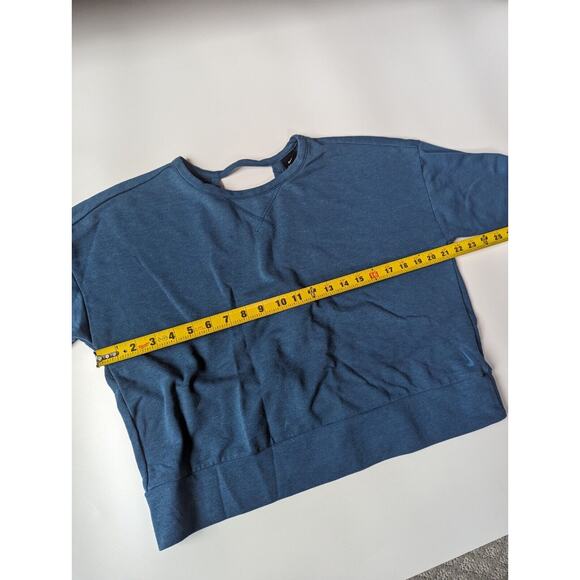 Nike Dri-Fit Woman's Large Blue Crop Open Back Long Sleeve Sweatshirt - Picture 6 of 6